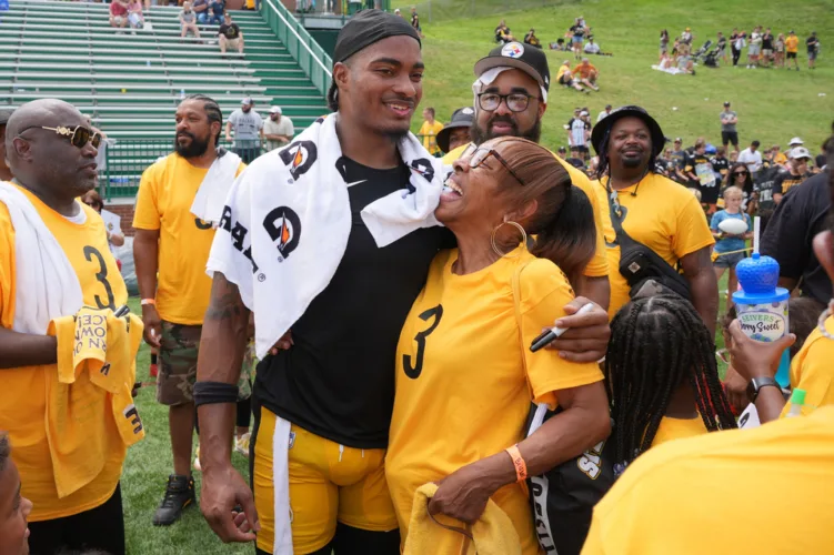 Jaquan Brisker's homecoming to Pittsburgh was about football. Family was just a bonus